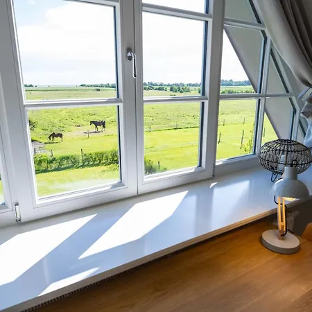 Nordseehaus Foehr Hausteil 1 Holiday home *