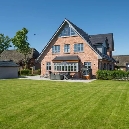 Nordseehaus Foehr Hausteil 1 Holiday home Borgsum